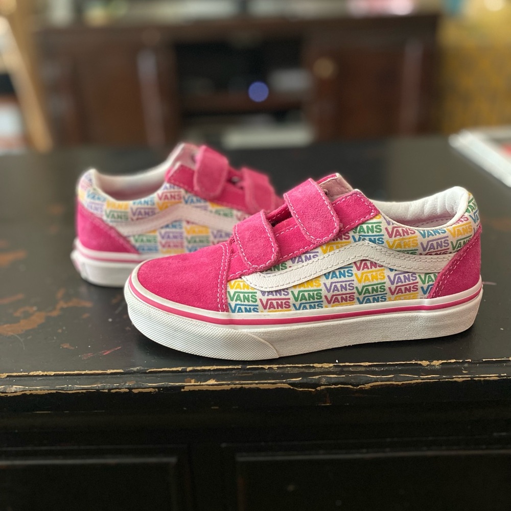 NWOT Vans Old Skool V Pink and Multicolored Logo Youth size 1
